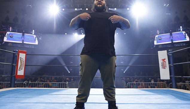 Un récent licencié de la WWE fait ses débuts à la NJPW
