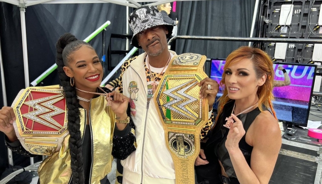 La WWE Golden Belt de Snoop Dogg entre les mains de Pete Davidson