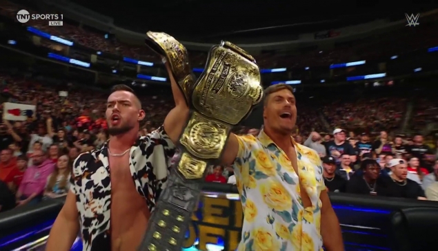 La WWE présente les nouvelles ceintures par équipe à SmackDown