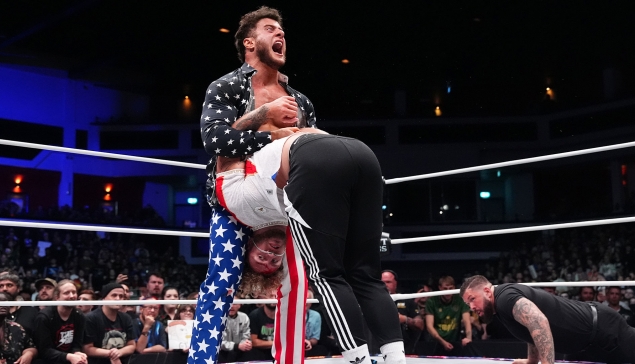 Pourquoi le premier AEW Dynamite en Europe n'était pas en direct