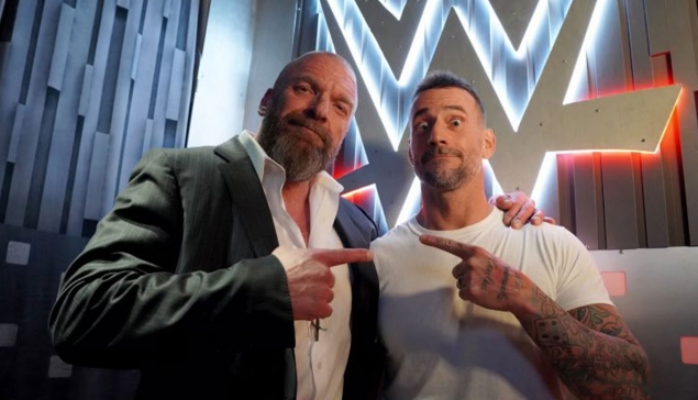 ''Tu veux faire exploser Internet ?'' : Le secret derrière cette photo de CM Punk et Triple H