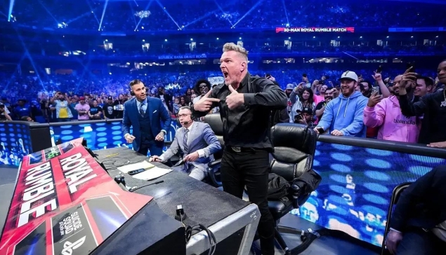 Triple H annonce le retour de Pat McAfee à WWE RAW