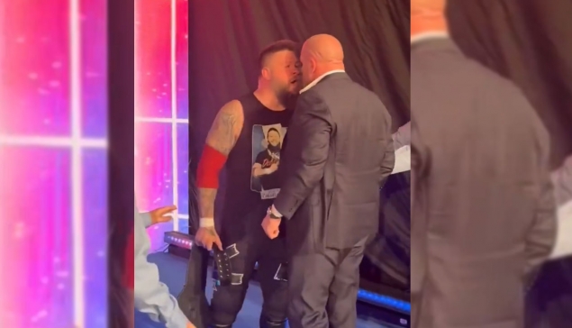 Altercation entre Kevin Owens et Triple H après WWE Saturday Night's Main Event