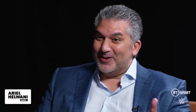 WWE : Nick Khan ne veut pas répondre aux fans sur les réseaux sociaux