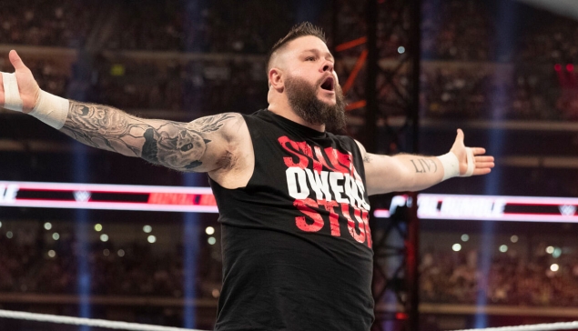 Kevin Owens présente l'avant match des Canadiens de Montréal