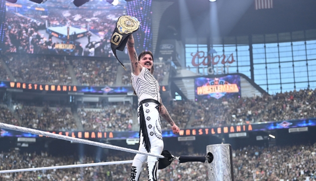 Rey et Dominik Mysterio entrent dans l'histoire de la WWE